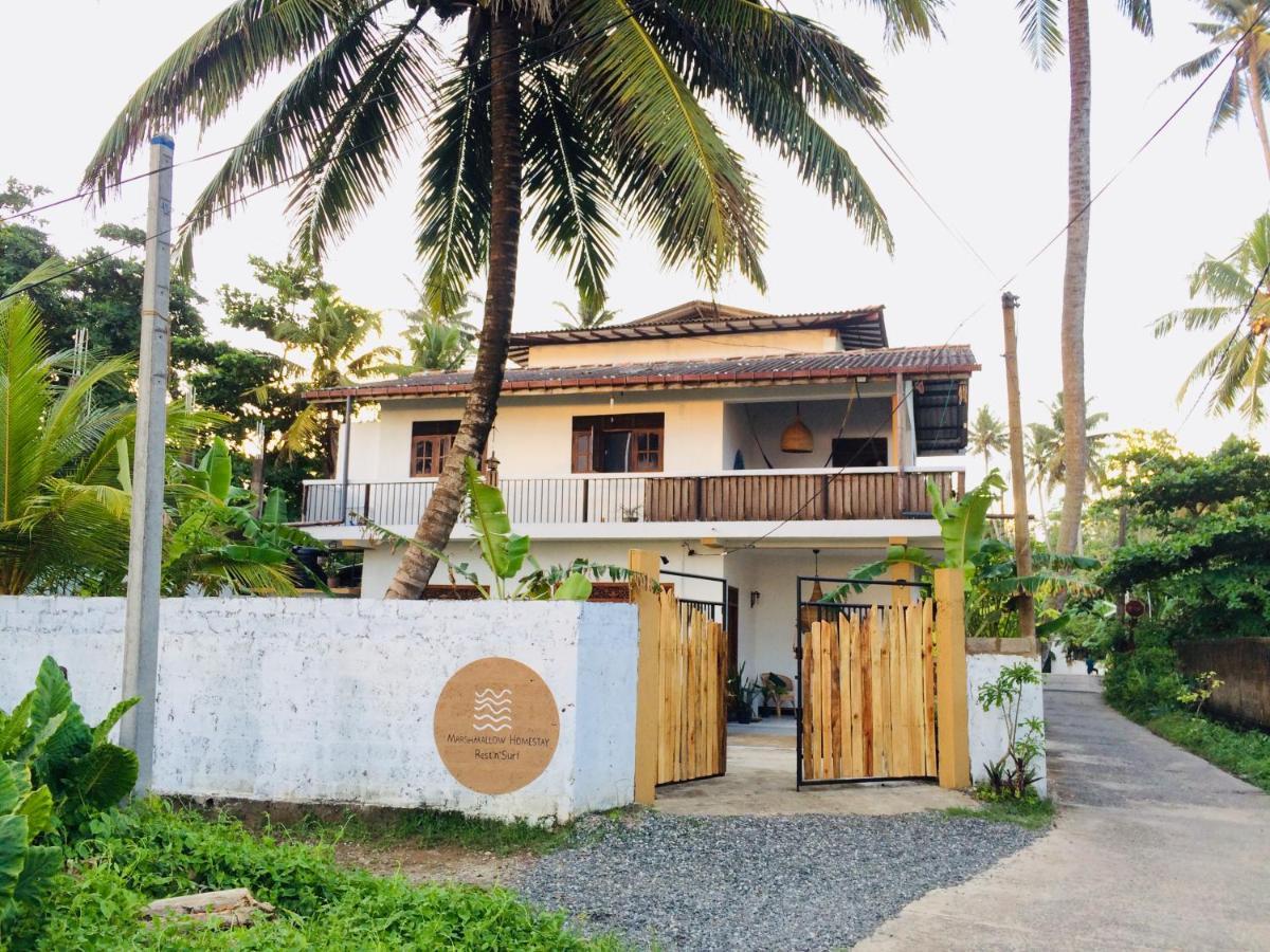 Marshmallow Homestay Ahangama Esterno foto
