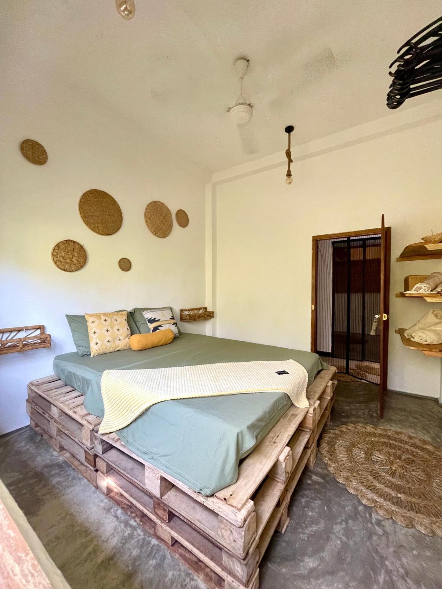 Marshmallow Homestay Ahangama Esterno foto